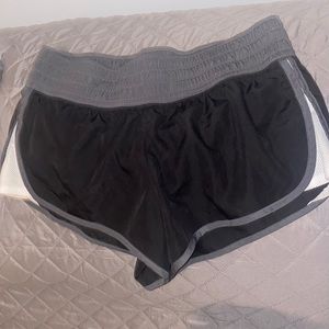 SO Athletic shorts!! Size: kids M